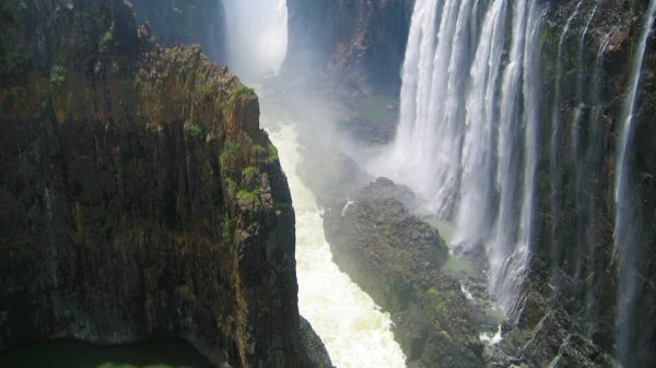 10 Reasons to Visit Victoria Falls